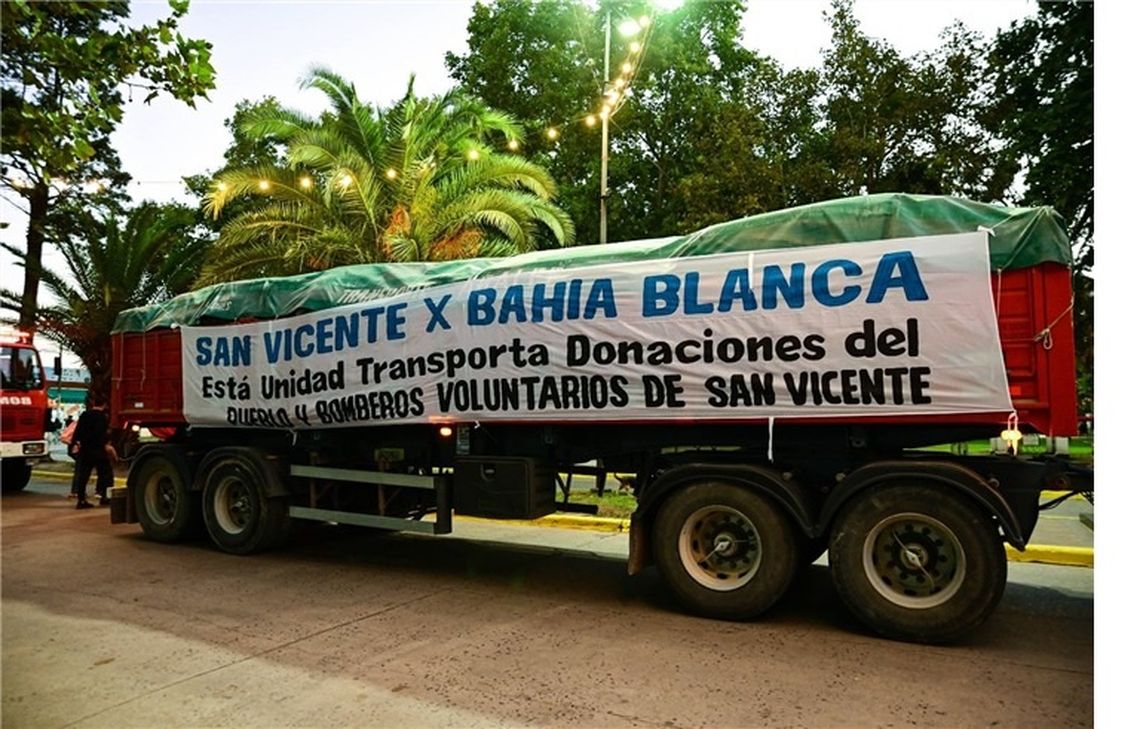 Dos camiones con donaciones partieron desde San Vicente