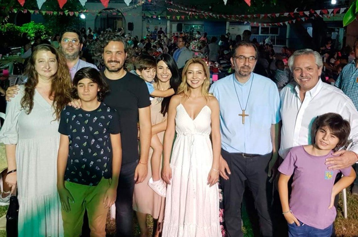 El presidente Alberto Fernández sorprendió a los fieles que esperaban la Navidad en la iglesia de San Cayetano