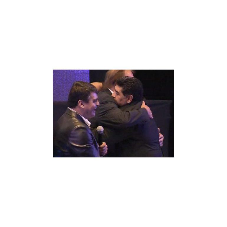 Maradona y Bilardo: la reconciliación en un abrazo gigante
