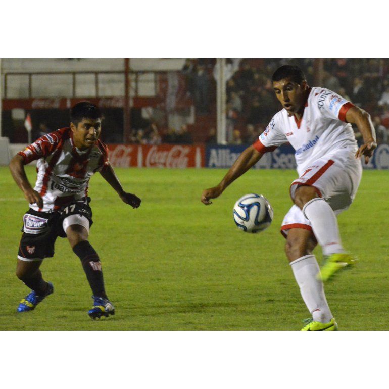 Instituto venció a Huracán y quedó a un punto de Independiente