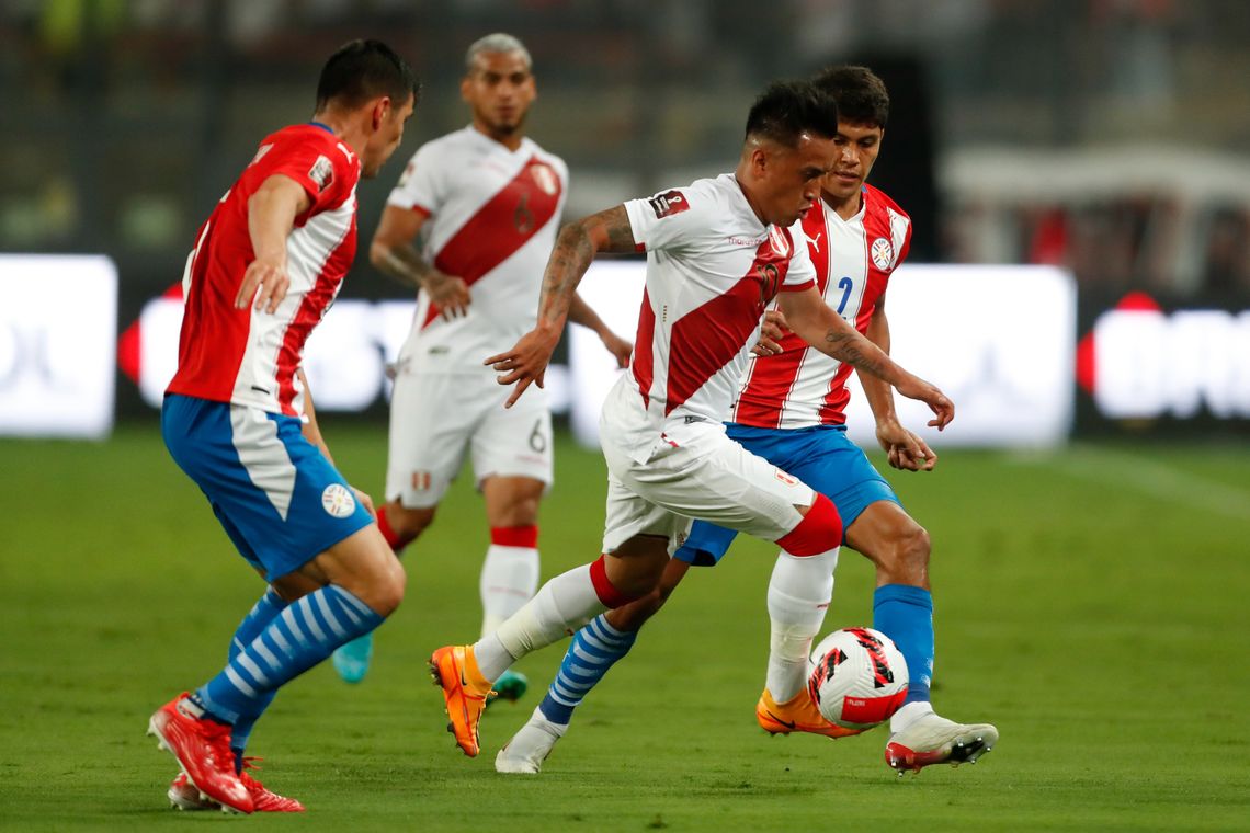 Perú venció a Paraguay 2-0 y va al repechaje