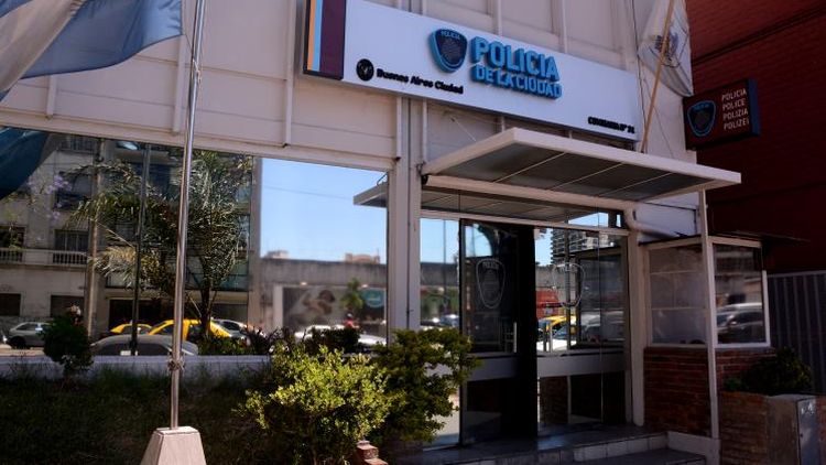 Detuvieron a dos hombres araña que habían escalado hasta un piso 12 (Foto: Comisaría Vecinal 14 C)