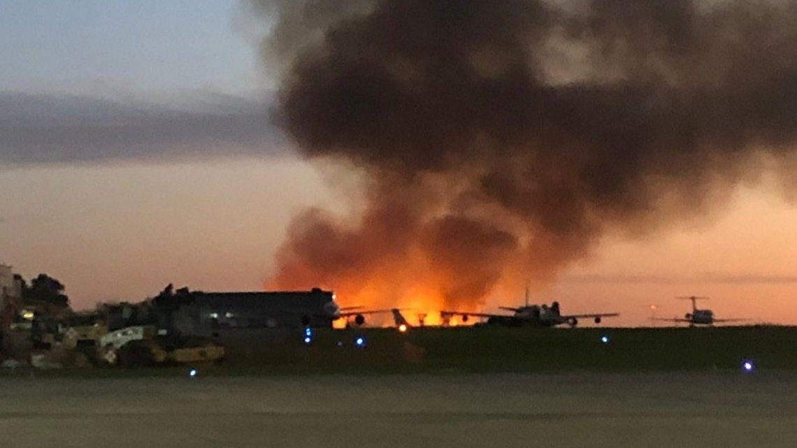 Incendio en El Palomar, a metros del aeropuerto