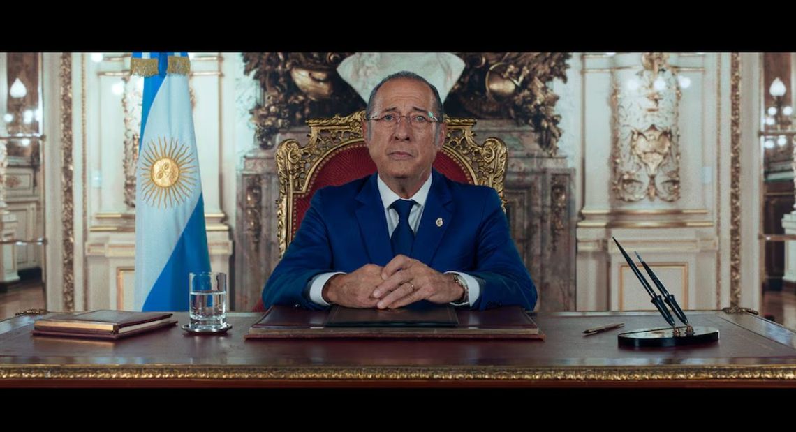 Guillermo Francella y uno de los personajes que hará en la peli. 