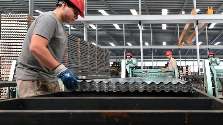 Uno de los ejes de la reforma laboral son los incrementos salariales por productividad o mérito individual.