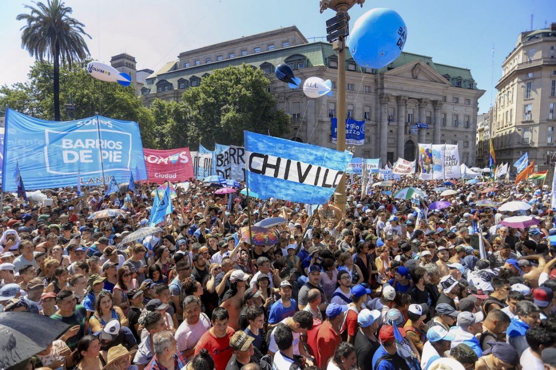 Asunción de Alberto Fernández: AySA regala agua en Congreso y Plaza de Mayo