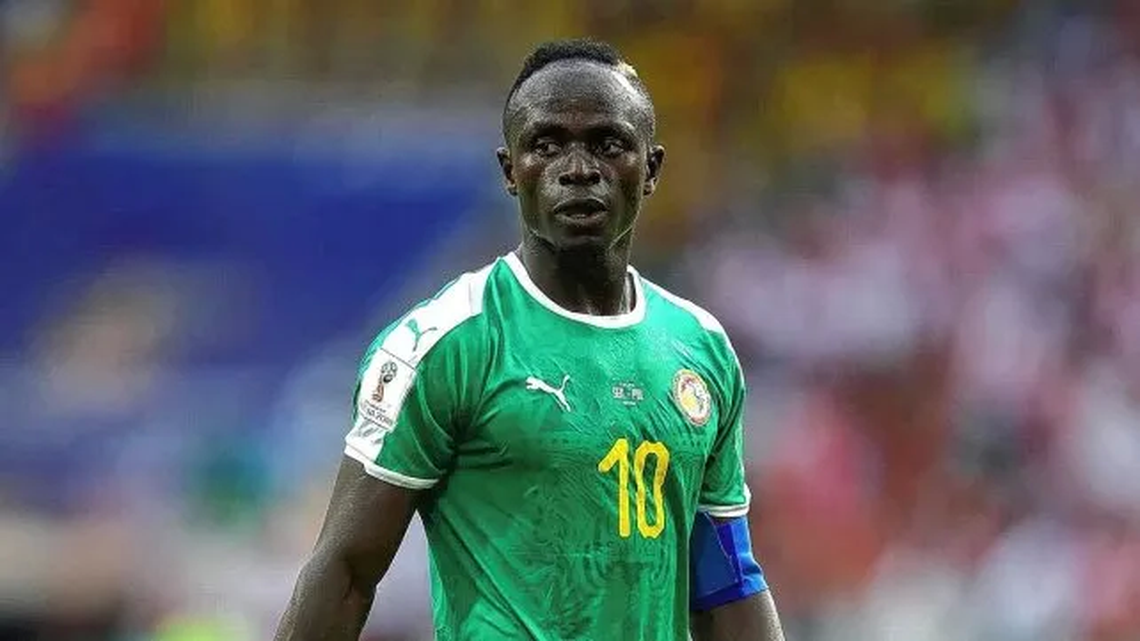 Sadio Mané salió lesionado y encendió las alarmas en Senegal.