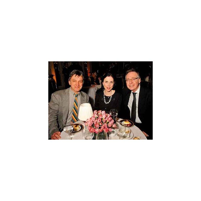 Alejandro Vanelli y Ernesto Larrese junto a Silvina Chediek