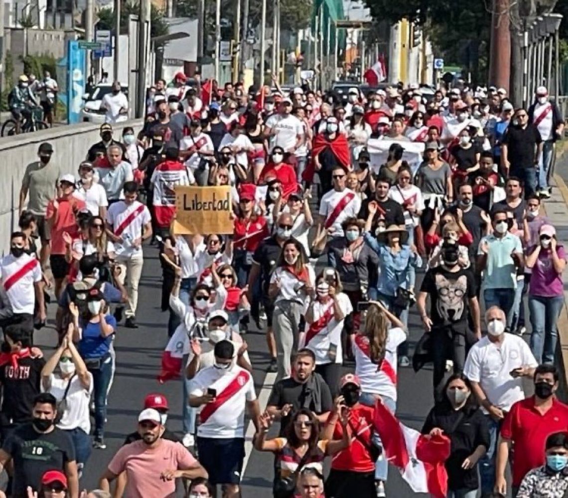 Perú: el Gobierno levantó el toque de queda