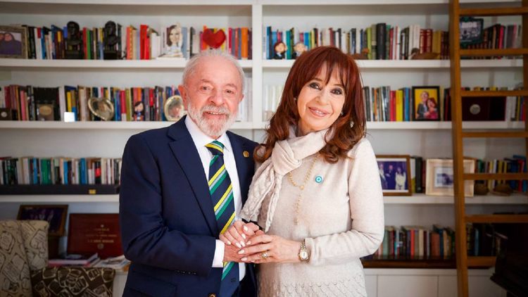 Lula y Cristina Kirchner, este jueves en el departamento donde la expresidenta argentina cumple prisión domiciliaria.