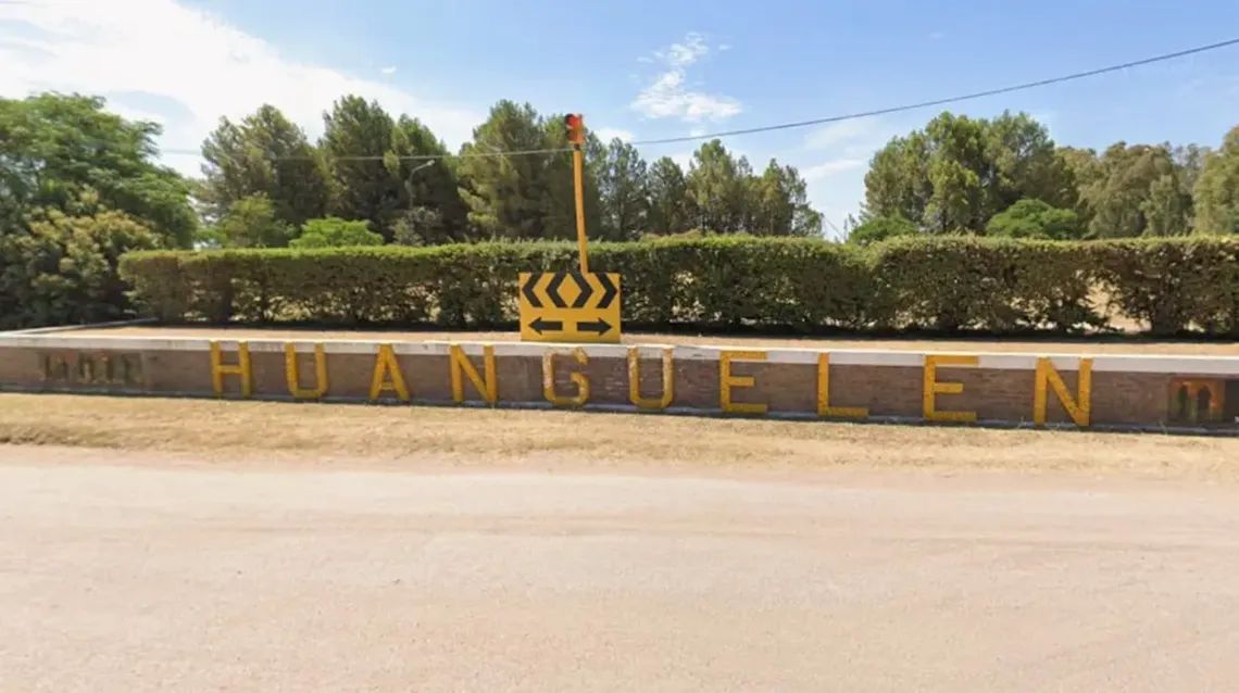 El camión fue hallado detenido en el ingreso a la localidad, a metros de la Ruta 60. El camión fue hallado detenido en el ingreso a la localidad, a metros de la Ruta 60.