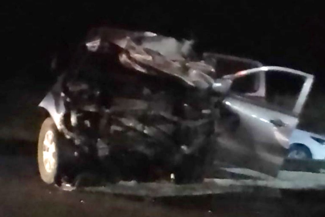 Así quedó la pick-up tras el choque de anoche con un Volkswagen Gol sobre la RN3, a km de Comodoro Rivadavia.