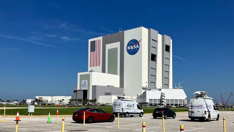 El objetivo de volver a pisar la Luna para 2028 sigue en pie.