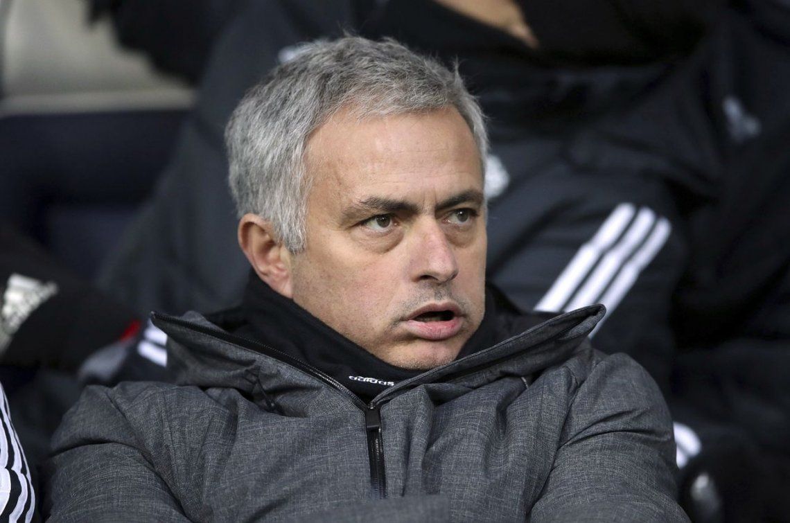 Manchester United tomó una dura decisión: despidió a José Mourinho