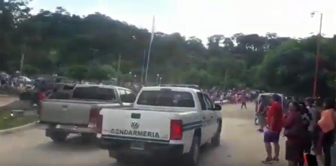 VIDEO | Agredieron a Patricia Bullrich en Salta: le arrojaron piedras a su camioneta