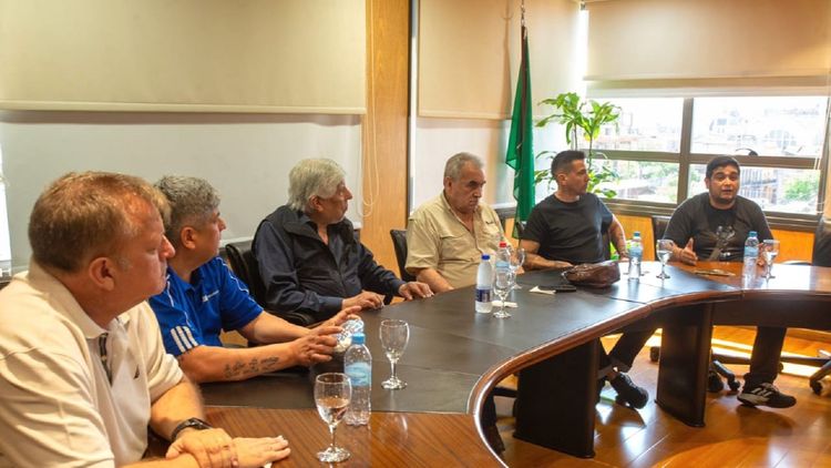 Los Moyano y compañía, durante el encuentro de este martes de la Mesa Nacional del Transporte.