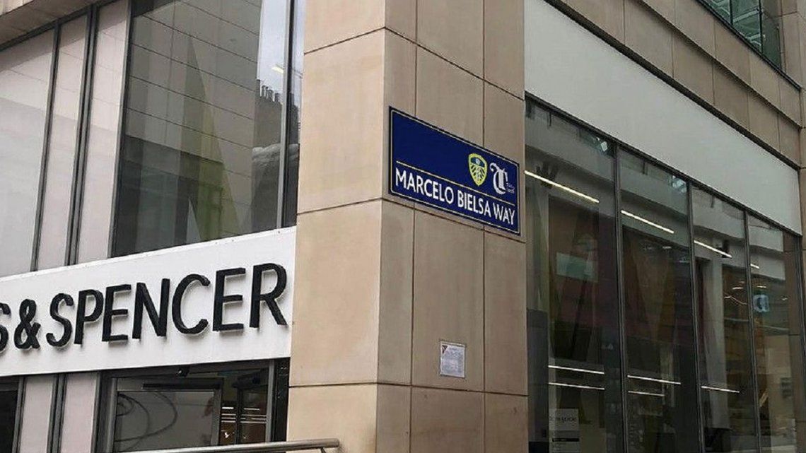 Unos locos: una calle de Leeds fue renombrada como Marcelo Bielsa
