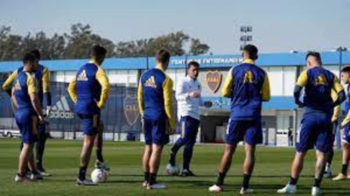 Battaglia paró una probable formación para el sábado.