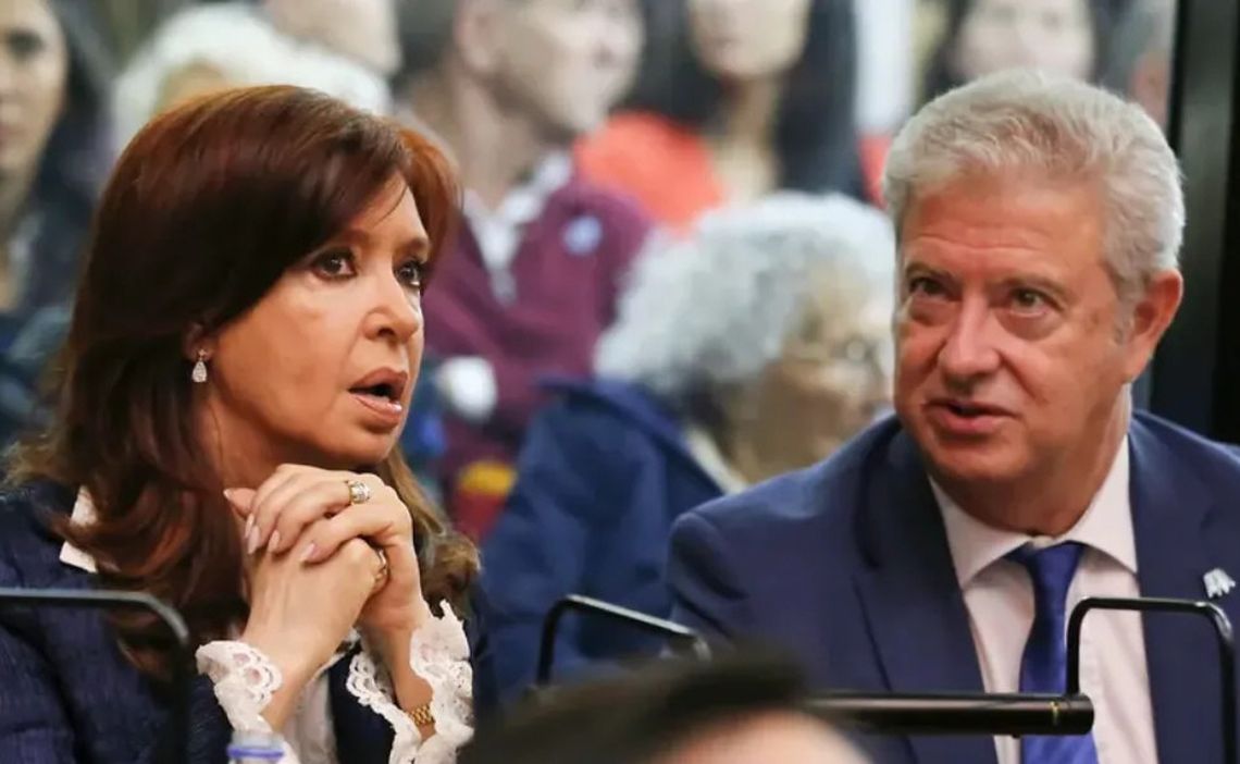Cristina Fernández junto a su abogado Carlos Beraldi