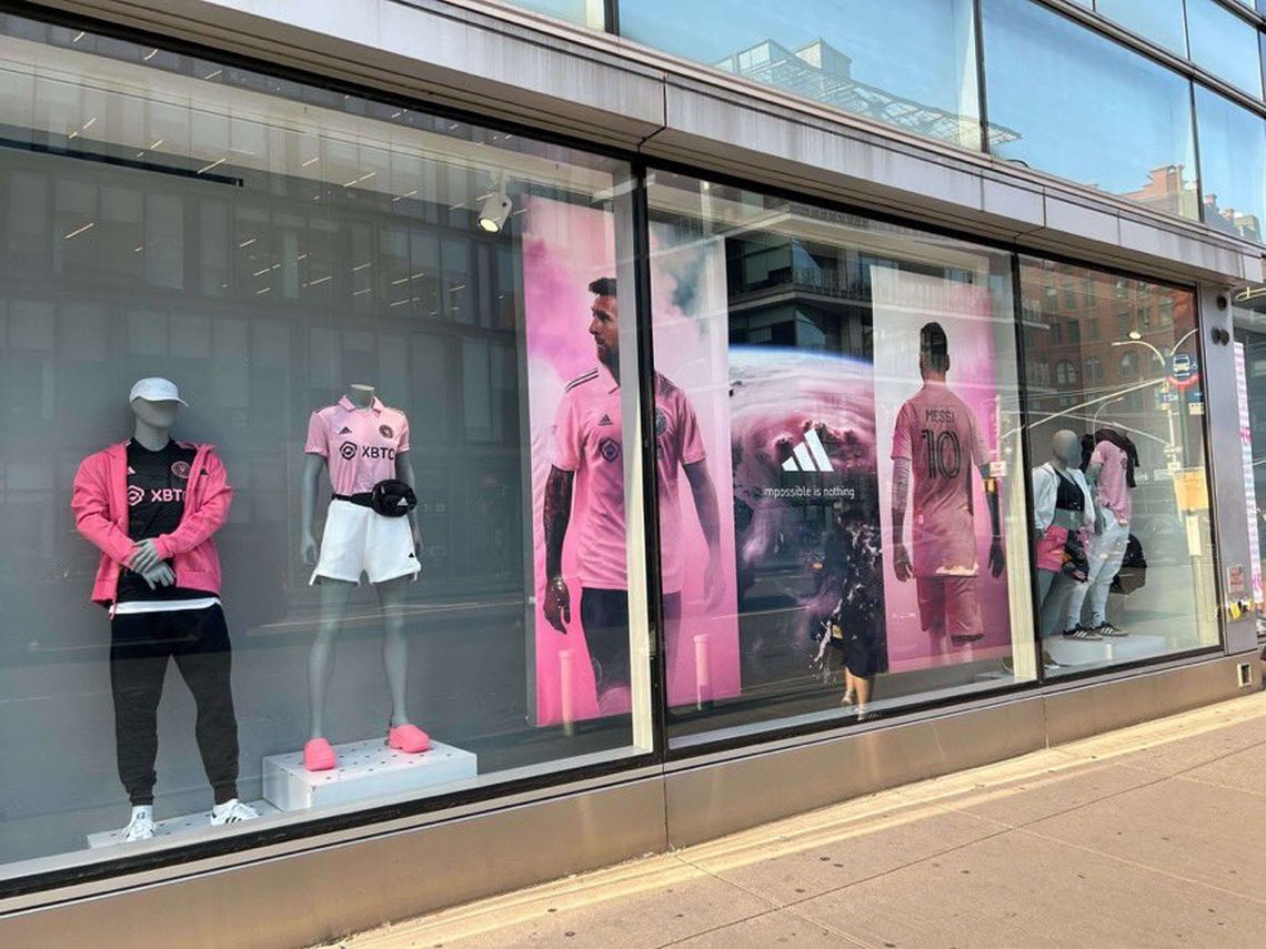 Primeras fotos de Messi con la ropa de Inter Miami en las calles de Estados Unidos.