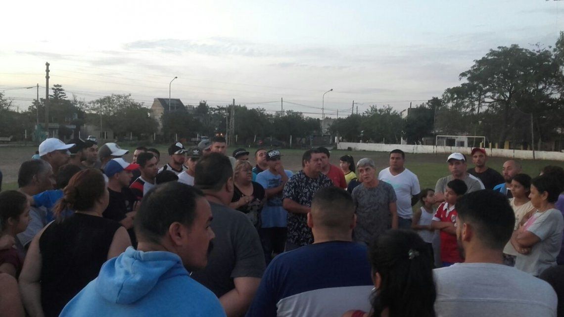 Vecinos resisten el desalojo judicial del Club Zapiola