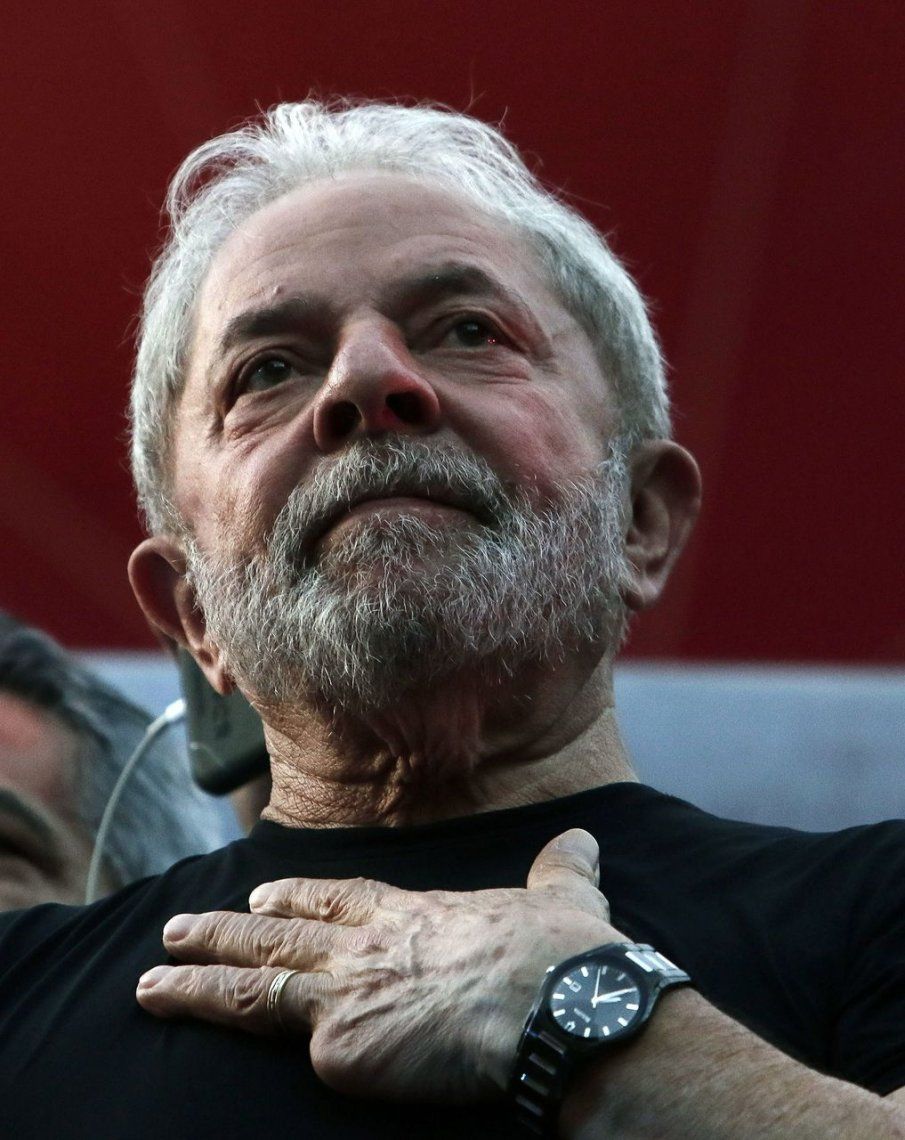 Lula, con el favoritismo del electorado y el freno de la justicia