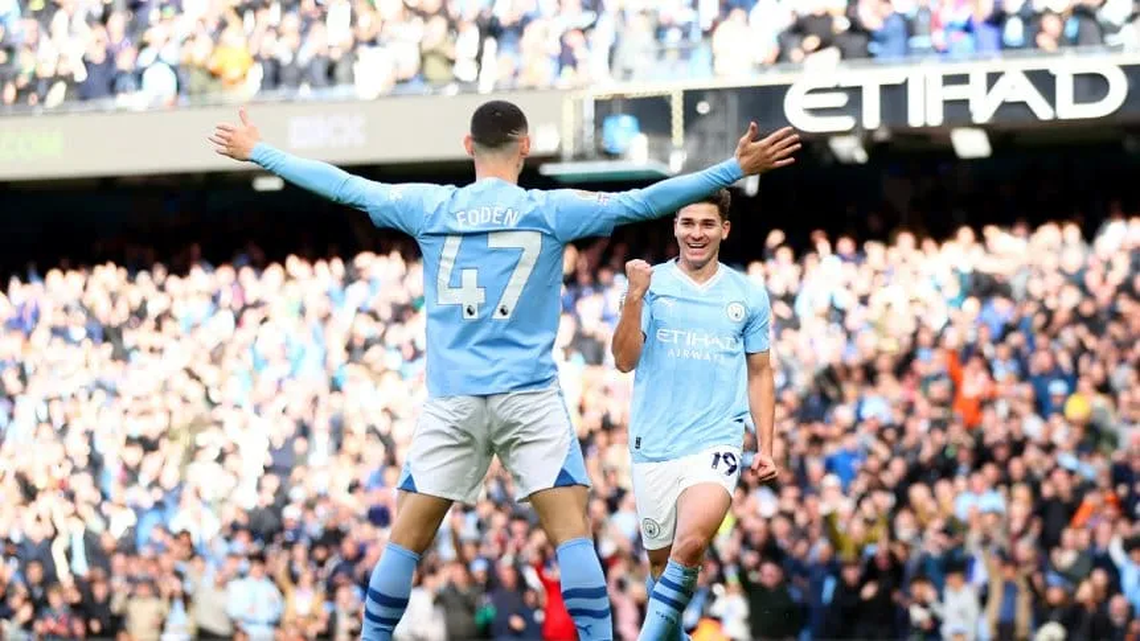 Julián Álvarez festeja un nuevo gol con Manchester City.