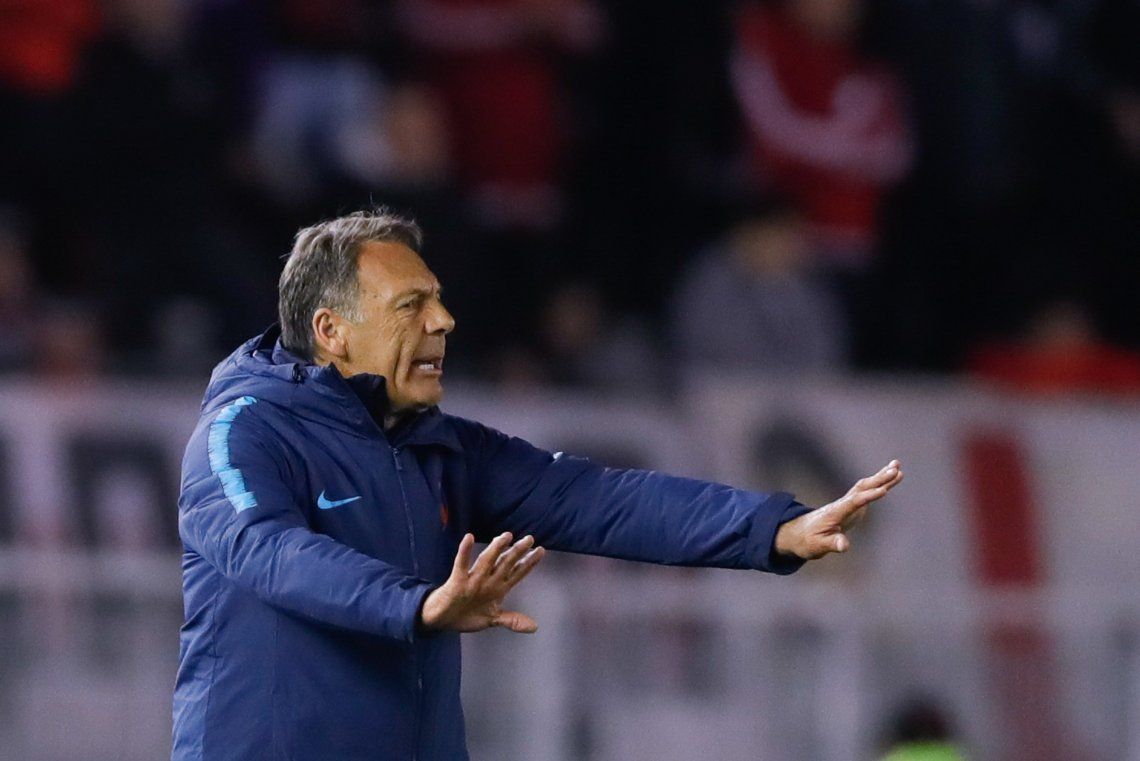 Miguel Ángel Russo criticó duramente el arbitraje tras la polémica derrota de Cerro Porteño ante River: Todo esto con el VAR siempre pasa en el mismo lugar
