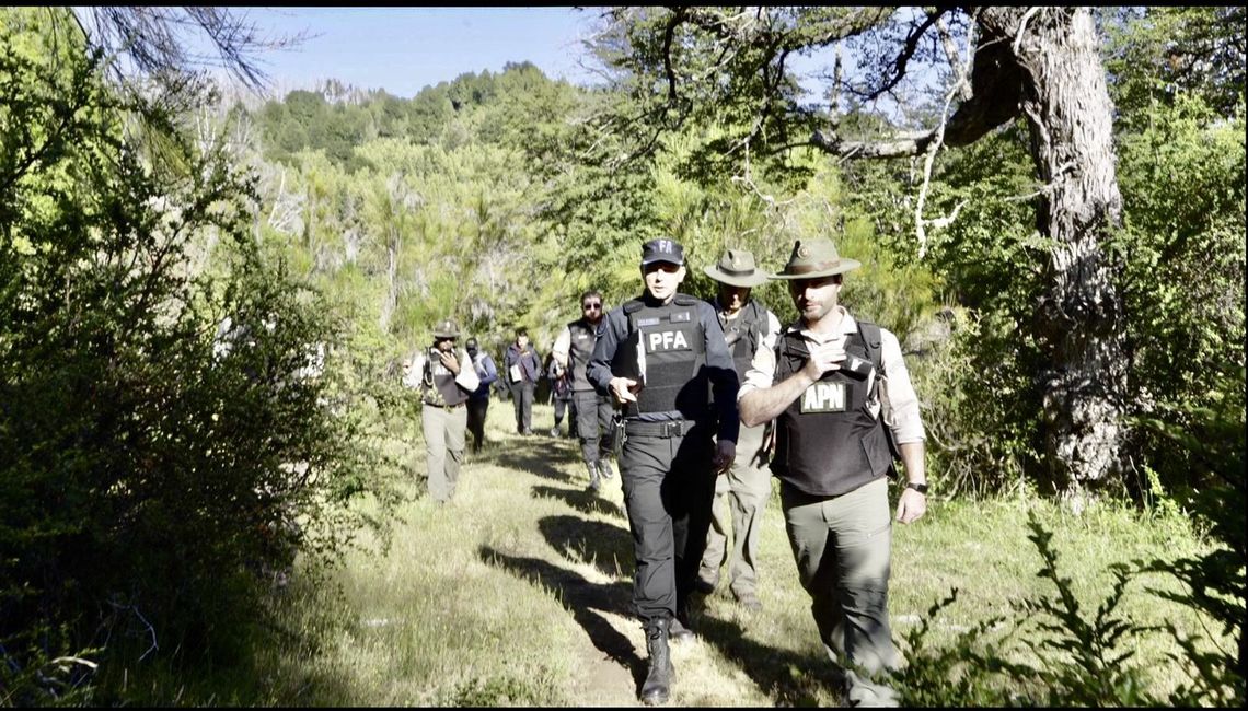 Los Alerces - Los mapuches fueron desalojas pacíficamente por las fuerzas de seguridad que actuaron por orden judicial