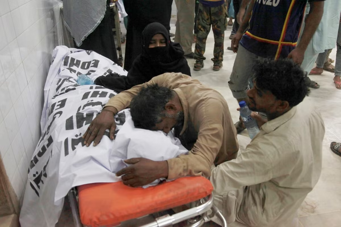 Una estampida en Pakistán dejó al menos 11 muertos.