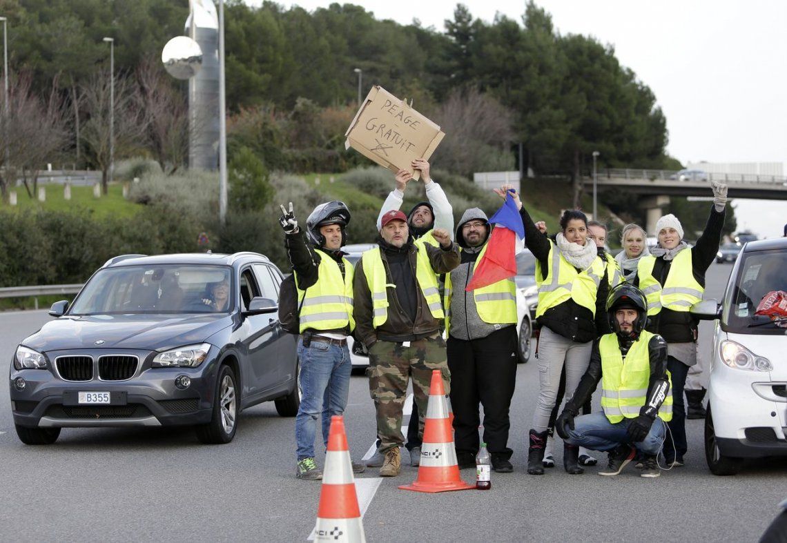 Francia: continúan las protestas contra el alza de combustibles