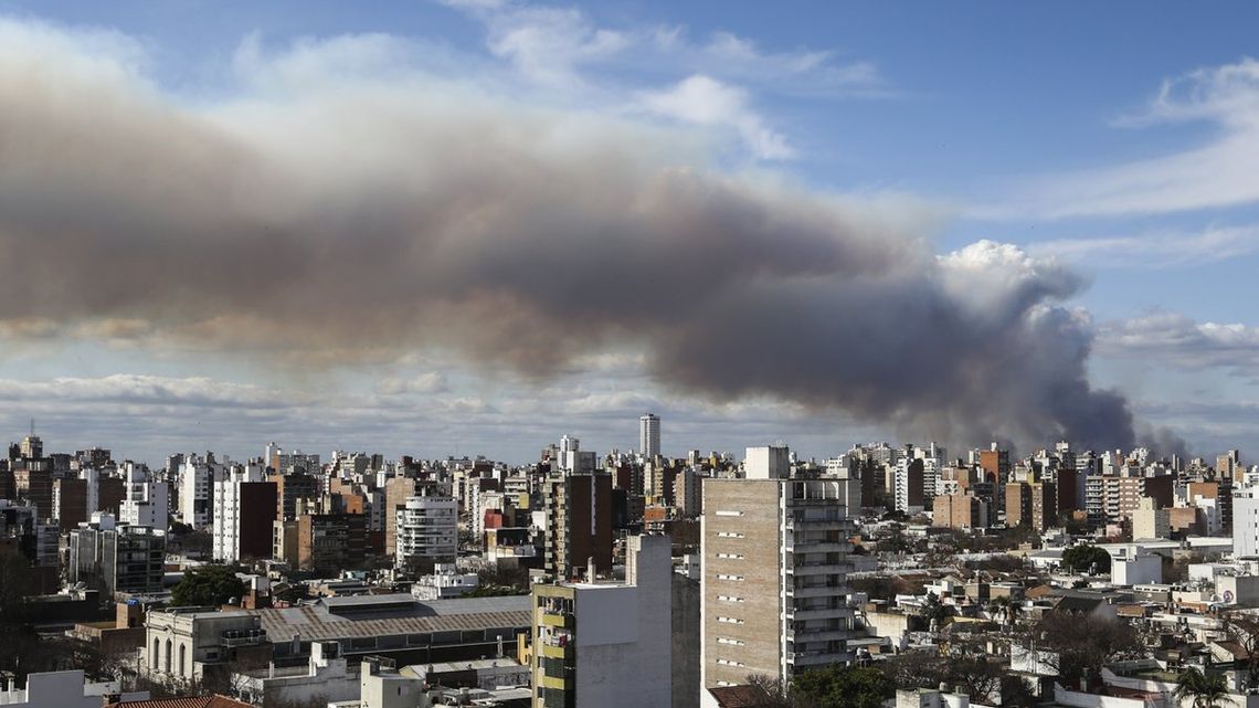 Quemas frente a Rosario: denuncian que la calidad del aire es insalubre