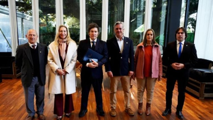 El mandatario se reunió con los referentes de la Mesa de Enlace en La Rural.