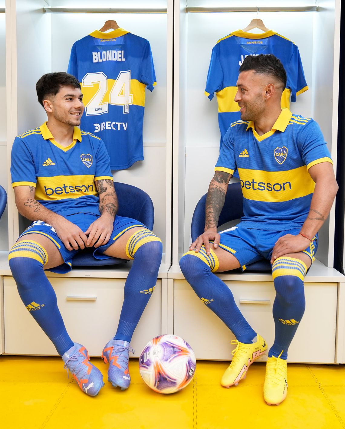 Lucas Blondel y Lucas Janson en el vestuario de Boca Juniors.