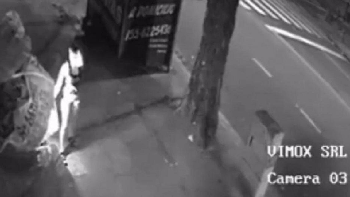 Video | Pompeya: una mujer prendió fuego a un indigente que dormía en la calle
