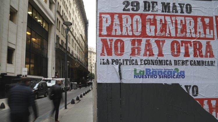 Se limita el derecho a huelga mediante un DNU.