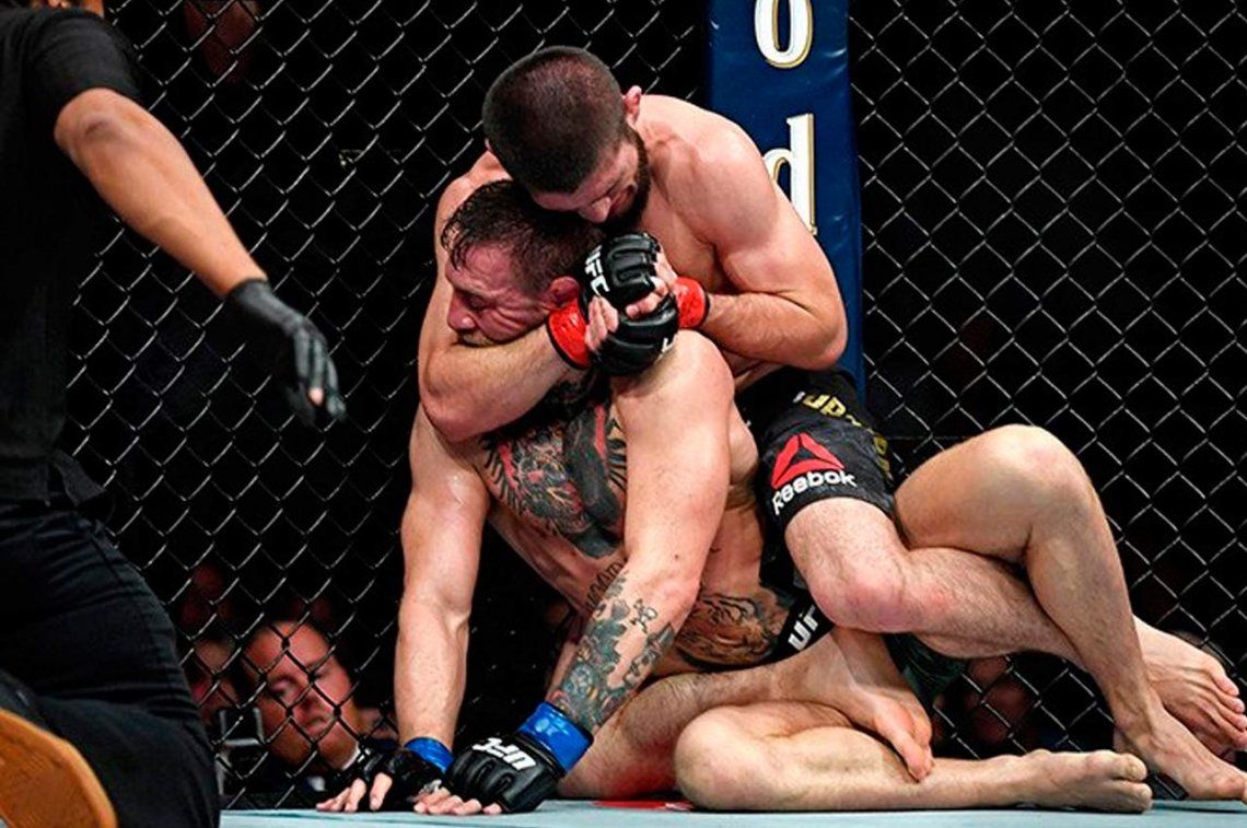 Escándalo en la UFC: Khabib le dio una paliza a McGregor y luego desató una batalla campal