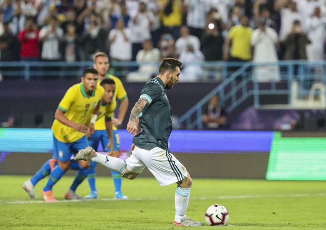 Con gol de Lionel Messi, Argentina le ganó a Brasil en Riad