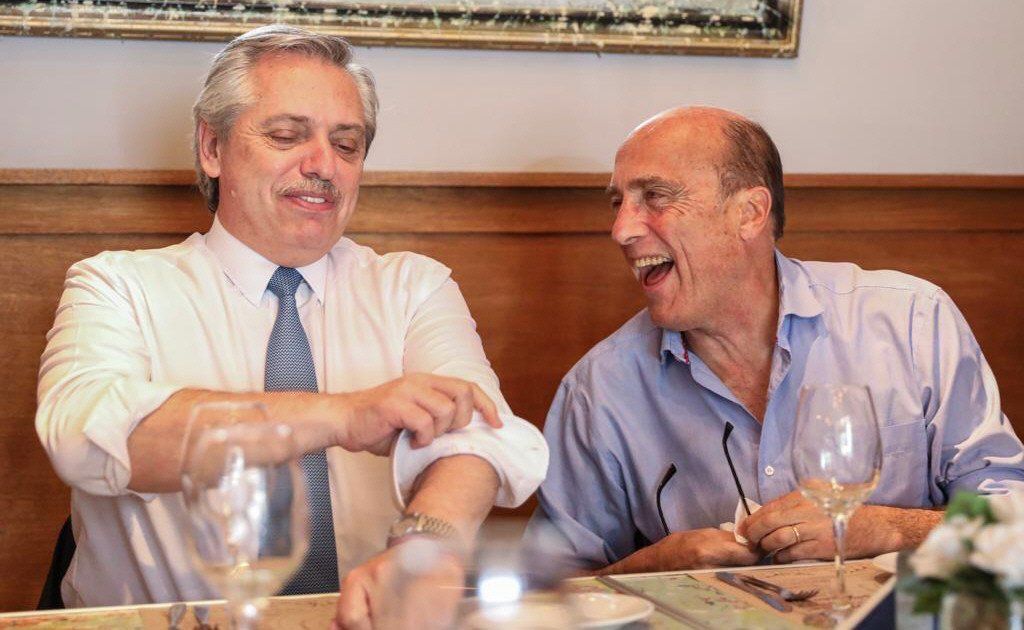 Alberto Fernández compartió un almuerzo con el candidato presidencial uruguayo del Frente Amplio.