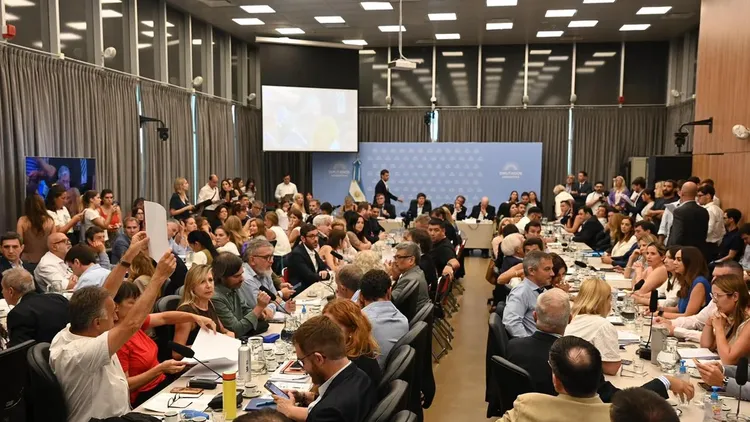 La Libertad Avanza junto a sus aliados&nbsp; obtuvo la aprobación para convocar a una sesión especial para este jueves en la Cámara de Diputados.