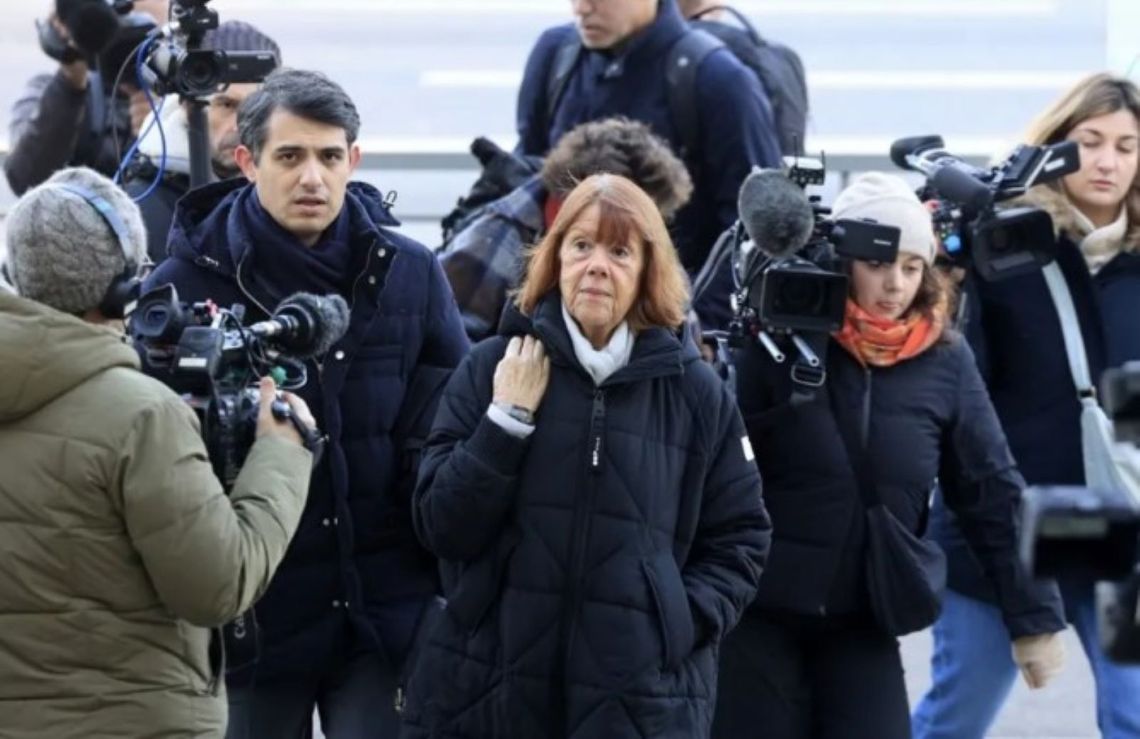 Gisèle Pelicot no hizo hasta el momento declaraciones a las decenas de periodistas presentes en Aviñón para escuchar la sentencia.