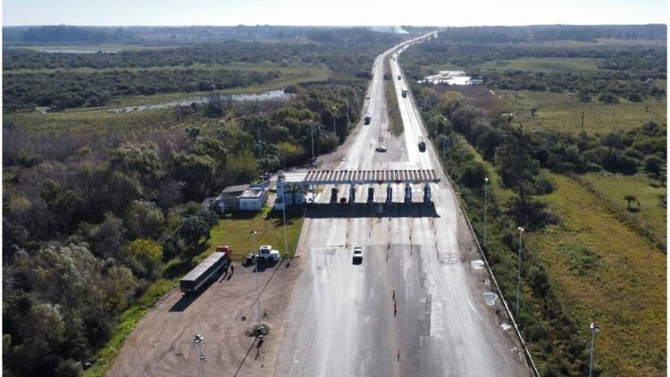 Las provincias podrán concesionar rutas nacionales mediante peajes, aunque la Nación mantendrá la propiedad y el control general.