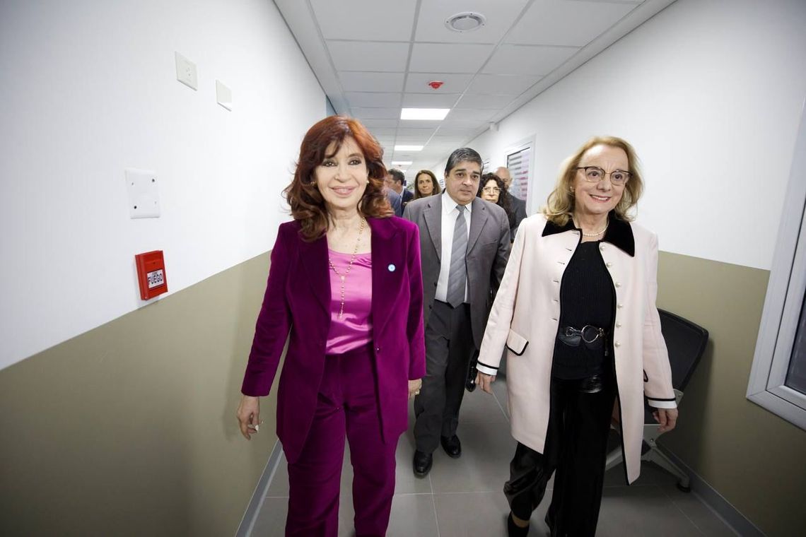 Cristina, junto a Alicia Kirchner. 