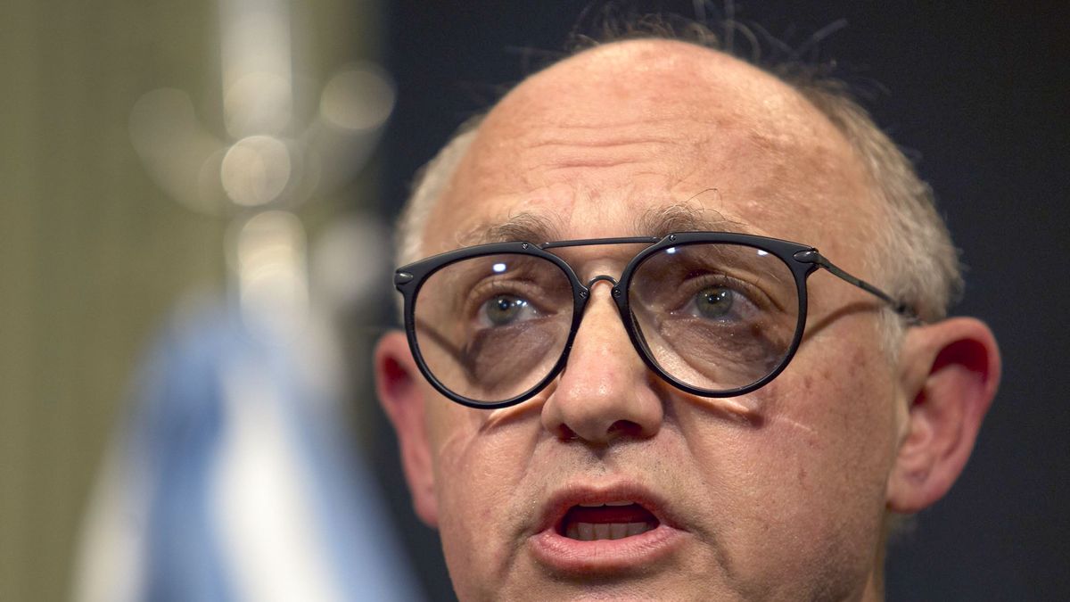 Héctor Timerman fue internado de urgencia