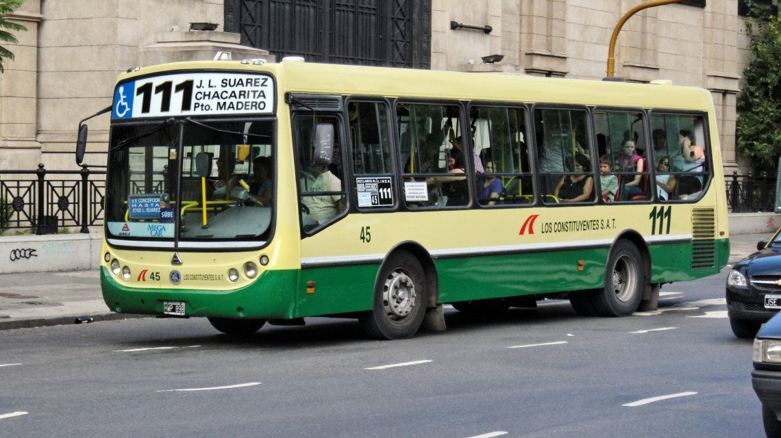 Frenan durante 180 días los aumentos en tarifas de colectivos y trenes en el Área Metropolitana de Buenos Aires