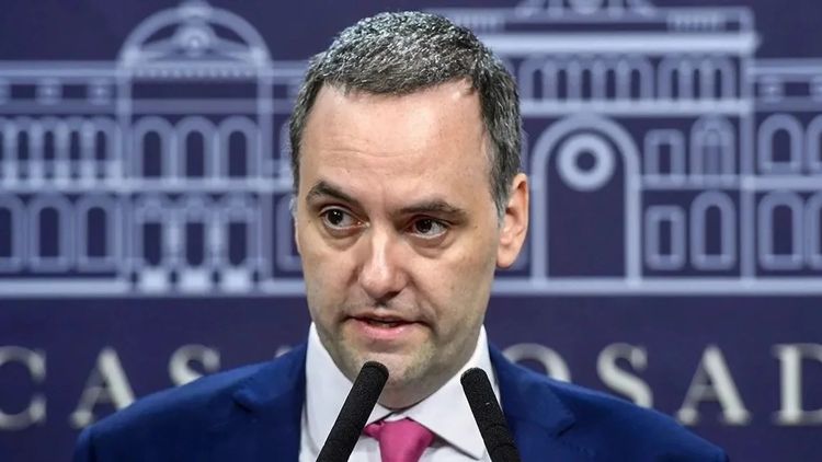 Manuel Adorni, en el centro de la tormenta.