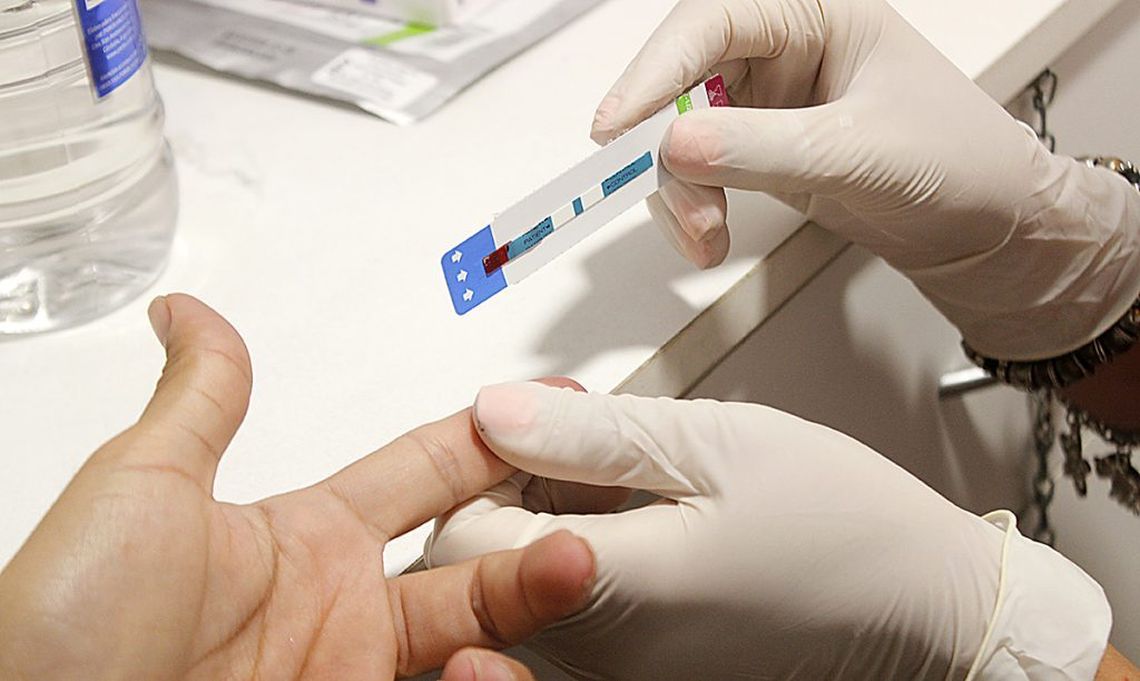 En lo últimos diez años aumentó la cantidad de población argentina que reconoce tener VIH gracias a la realización de los test rápidos. 