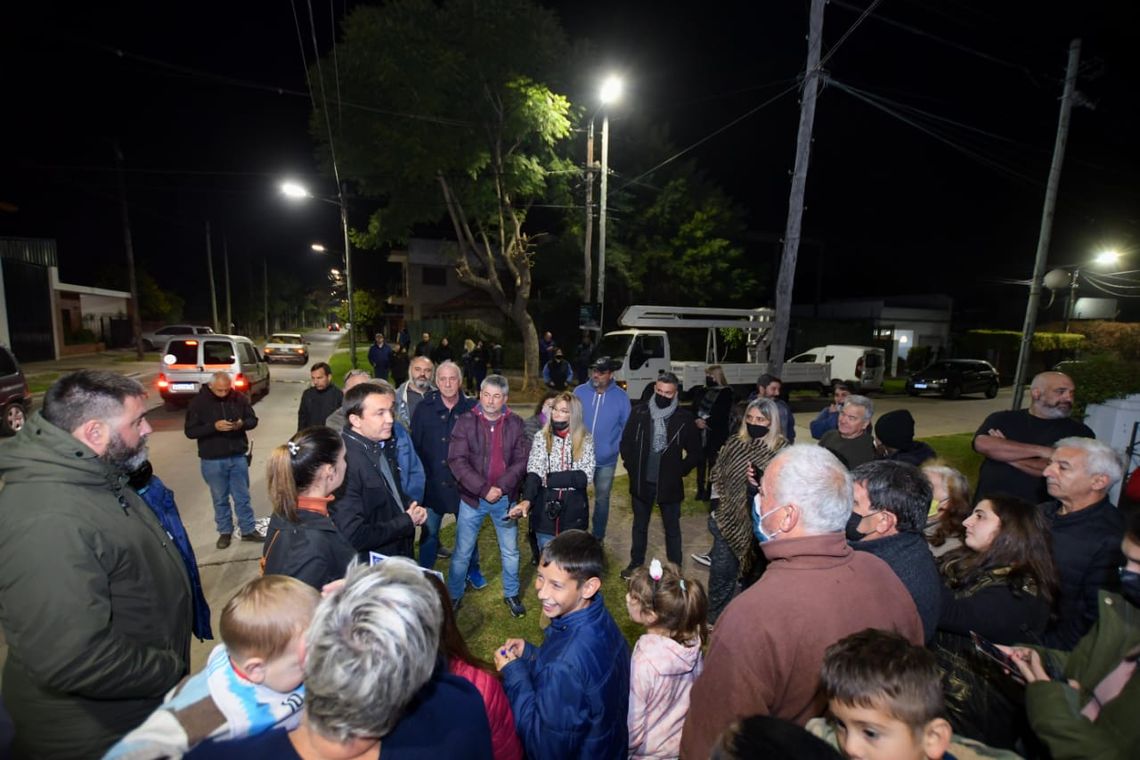 Florencio Varela: Watson supervisó obras de luces led en Villa Vatteone