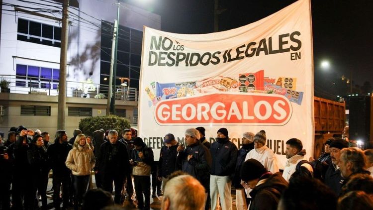 La profundización del conflicto en Georgalos expone con crudeza el impacto del programa económico de Javier Milei sobre la industria nacional.