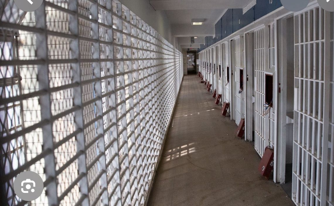 El penal alberga unos 1.200 internos en la actualidad. El penal alberga unos 1.200 internos en la actualidad.